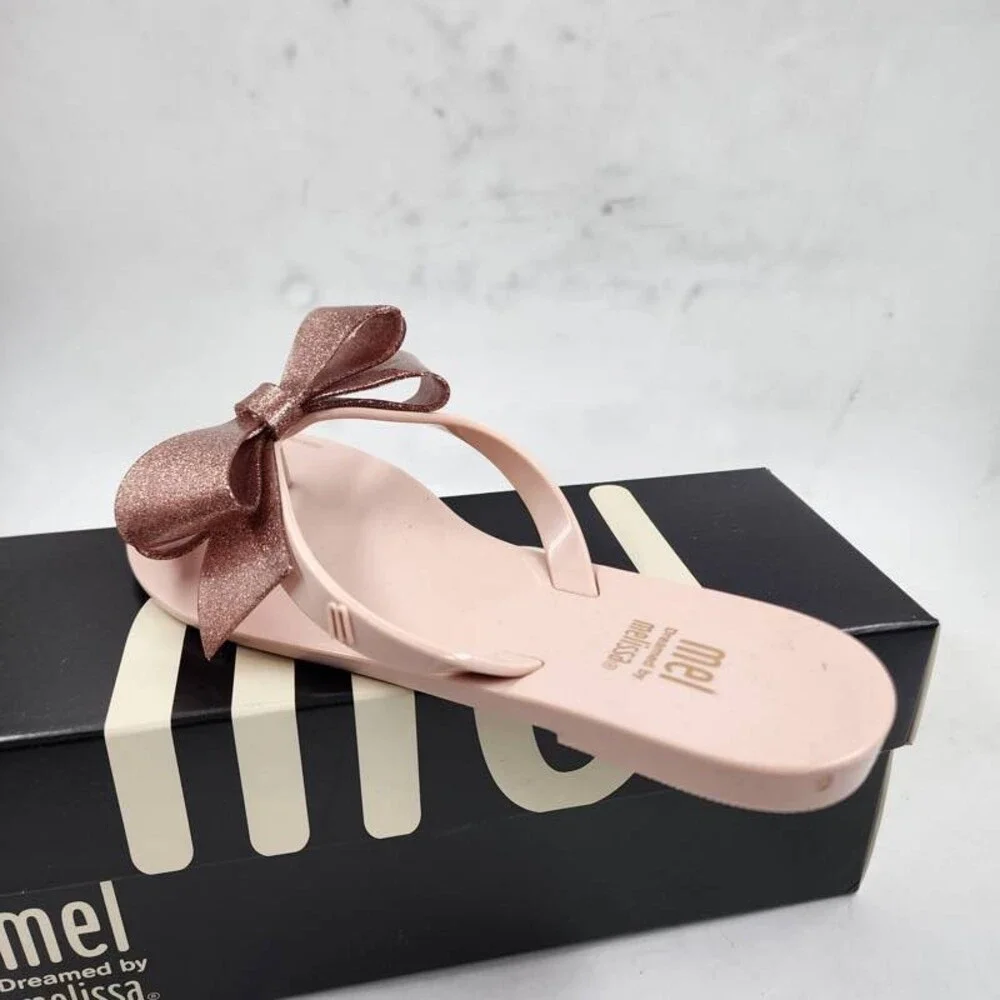 Mel Dreamed By Melissa Harmonic Bow Flip Flop Girl's EU 33/US 2 Light Pink